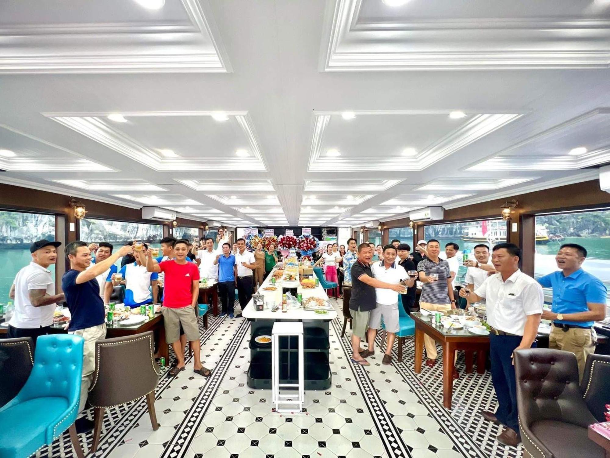 Cat Ba Victory Hostel Dong Khe Sau Kültér fotó