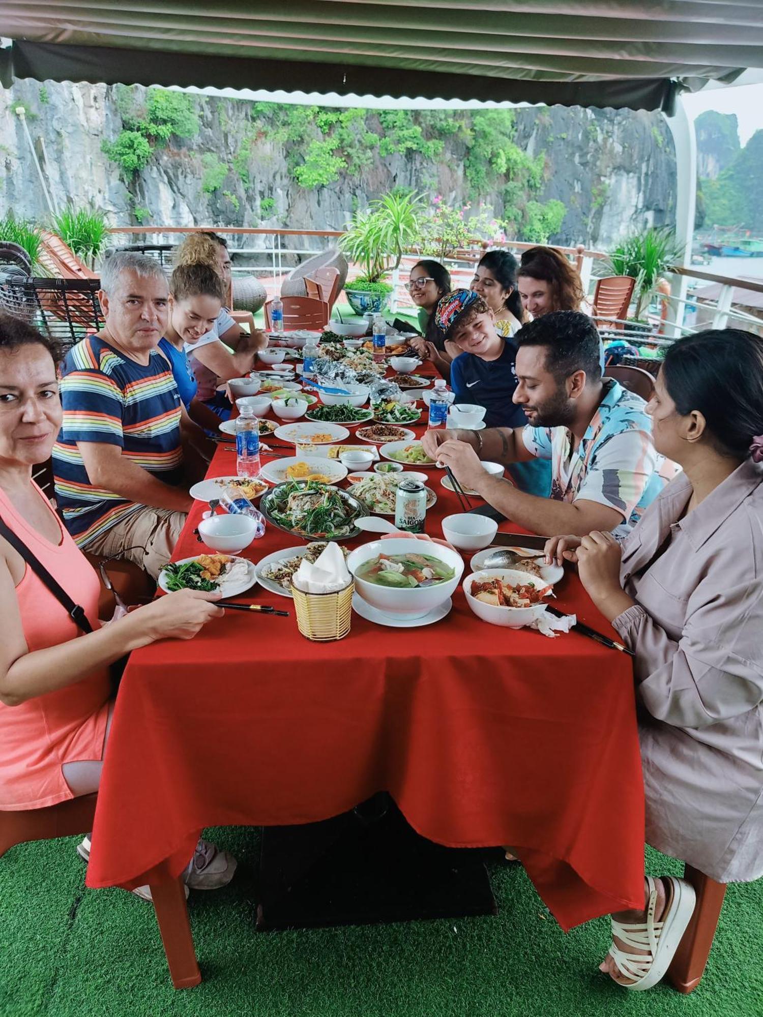 Cat Ba Victory Hostel Dong Khe Sau Kültér fotó